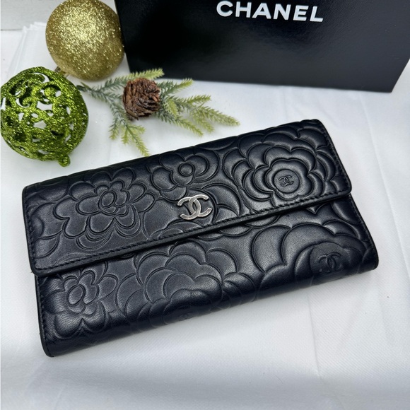 CHANEL 
Caviar Camellia Embossed Flap Wallet Black - Picture 5 of 14